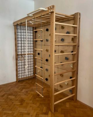 Žebřiny na míru jsou ideální pro každého, kdo chce dokonale přizpůsobené herní nebo cvičební prvky. Nabízíme možnost...